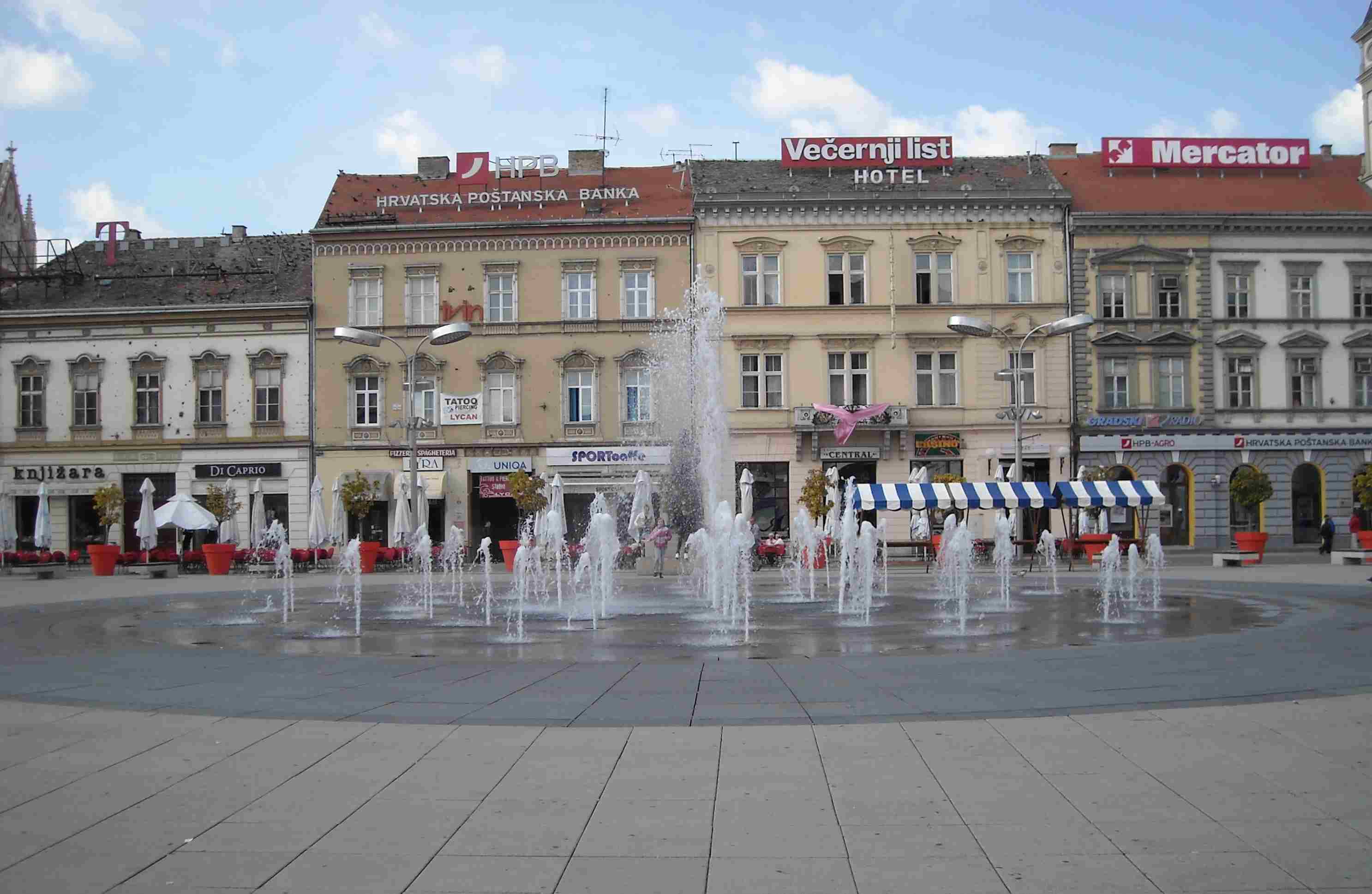 Eszék, fő tér, főtere, Osijek, kirándulás, látnivaló