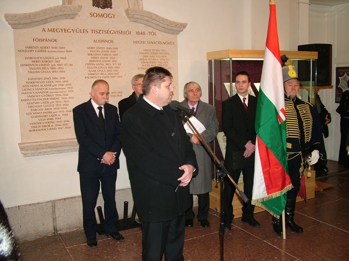 Gelencsér Attila beszéd közben Gelencsér Attila