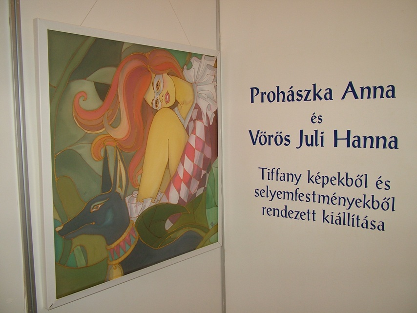 A kiállítás felhívása Tiffany-képek és selyemfestmények - Farsangi kettőstárlat a Megyeháza Galériában