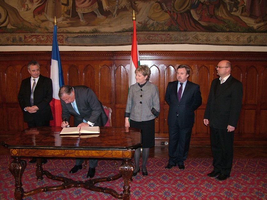 Hazatér a somogyvári apátság alapító okirata