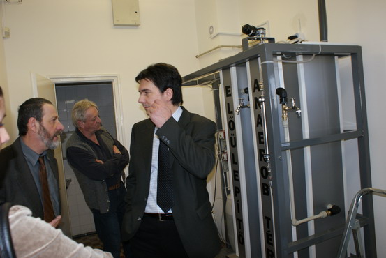 Beszélgetés közben modell_4_933_20090228143610_688.jpg