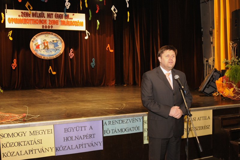 ''Zene nélkül mit érek én'' - Gyermekotthonok zenei találkozója Marcaliban