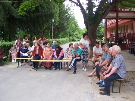 Nyárköszöntő kerti parti a patalomi Park Szociális Otthonban
