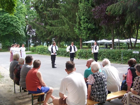 Nyárköszöntő kerti parti a patalomi Park Szociális Otthonban
