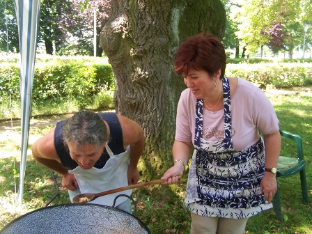 Nyárköszöntő kerti parti a patalomi Park Szociális Otthonban