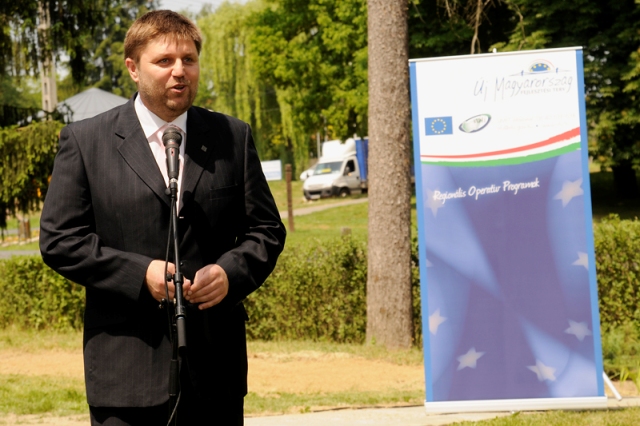 Intézményi alapkőletétel a Pogányvölgyben