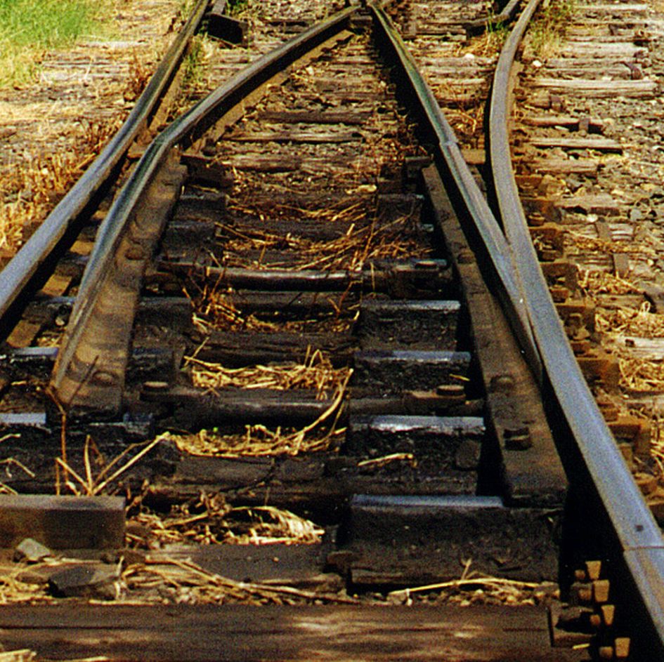 Falurombolás, vasútrombolás