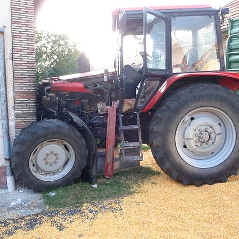 Házromboló traktor