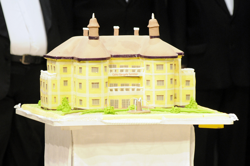 Kaposvár a színházban ünnepelt