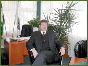 Elvesz és elad a kormány