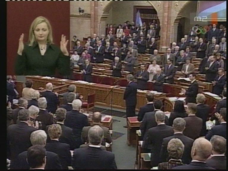 Képviselői esküt tett Karvalics Ottó