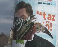 Szélsőséges plakátháború