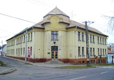 Nem zárják be a Pécsi utcai iskolát