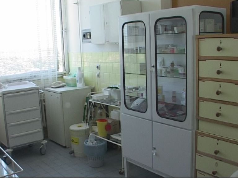 Laboratóriumi analitikust keresnek
