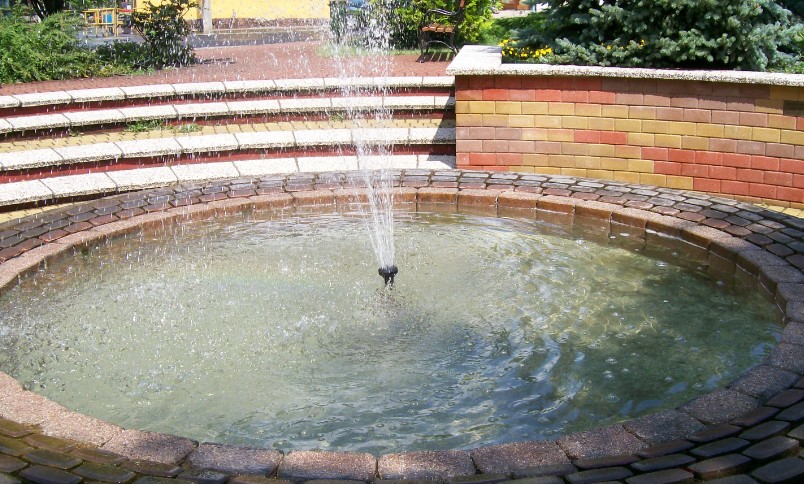 Ingyenes strand mellett adóemelés