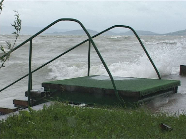 Rekord közelében a Balaton vízszintje