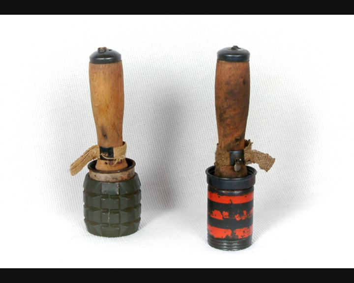 Cserép alatt rejtőztek a gránátok