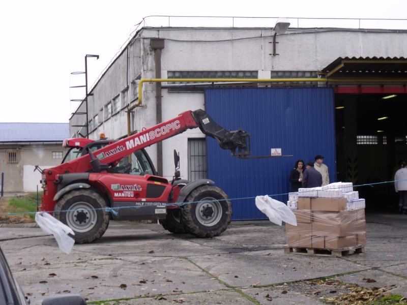 Élelmiszercsomag a rászorulóknak