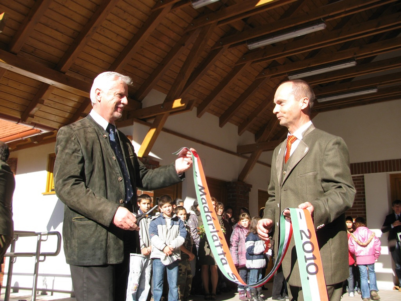 Madárlátta suli épült Sziágyban