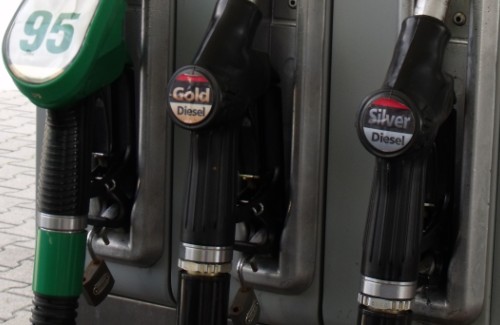 Szerdáig tankoljon, jön az emelés