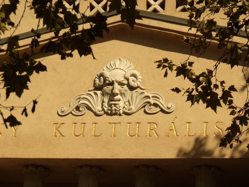 Holnap nyit a Szivárvány Kultúrpalota