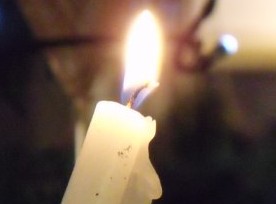 Óvatosan az adventi koszorúval