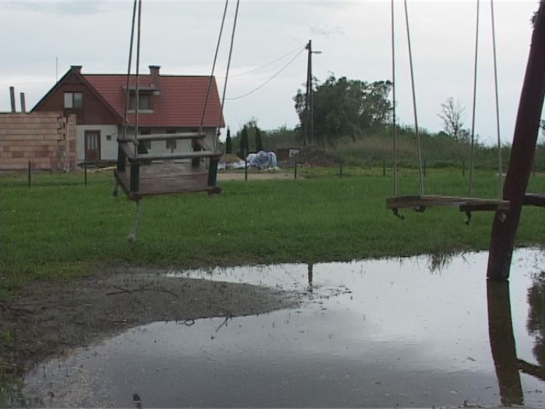 Belvízzel küzdenek a Balaton partján