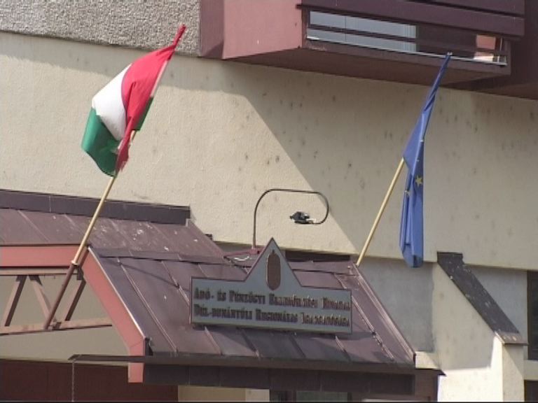 Bankkártyával adózhatunk jövőre