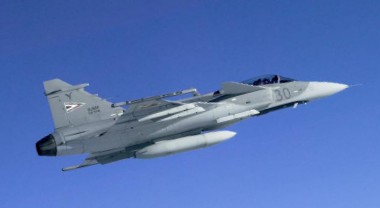 Gripenek a Balaton felett