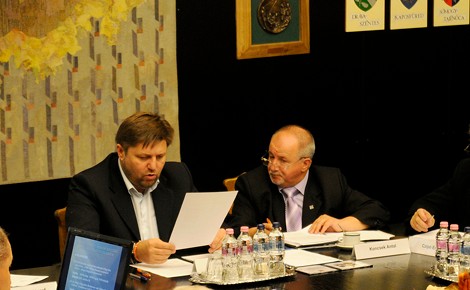 Példaértékű a védelmi bizottság munkája