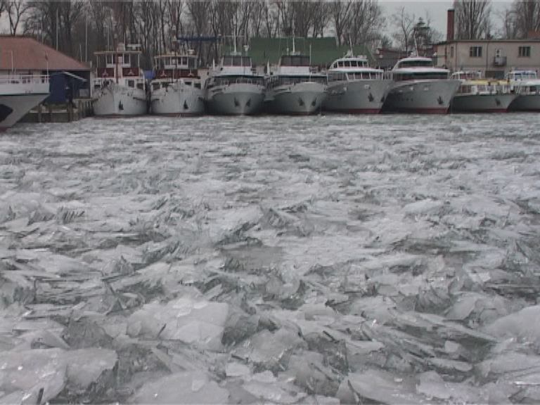 Szabad korcsolyázni a Balatonon