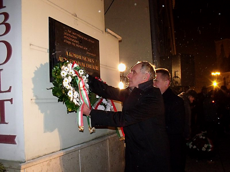 A diktatúra áldozatai előtt hajtott fejet Kaposvár