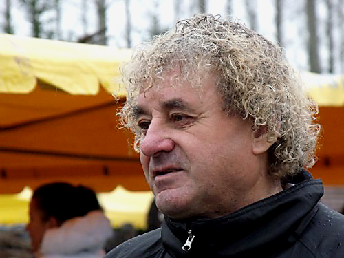 Új szponzor Mézgáéknál