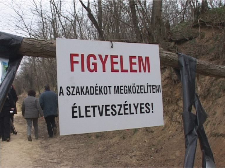 Összefogás a babodi kráternél