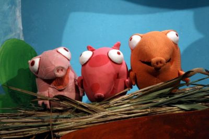 Bábszíntér - A 3 kismalac és a farkasok a vasárnapi matinéban