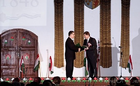 A siker összehozza az embereket