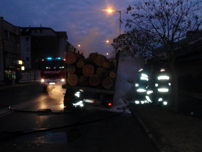 Durrdefekt után oltottak tüzet Marcaliban