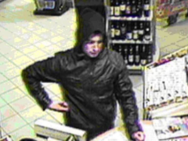 Helybeliek rabolták ki a benzinkutat