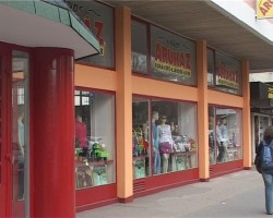 Kritikus állapotban a megvert kínai nő