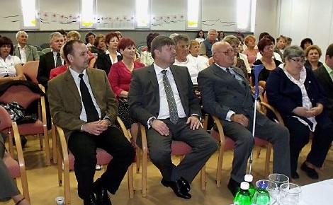 Segítő kezet generál munkájuk