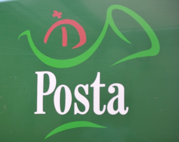 Fegyvernek látszó tárggyal követelte a pénzt