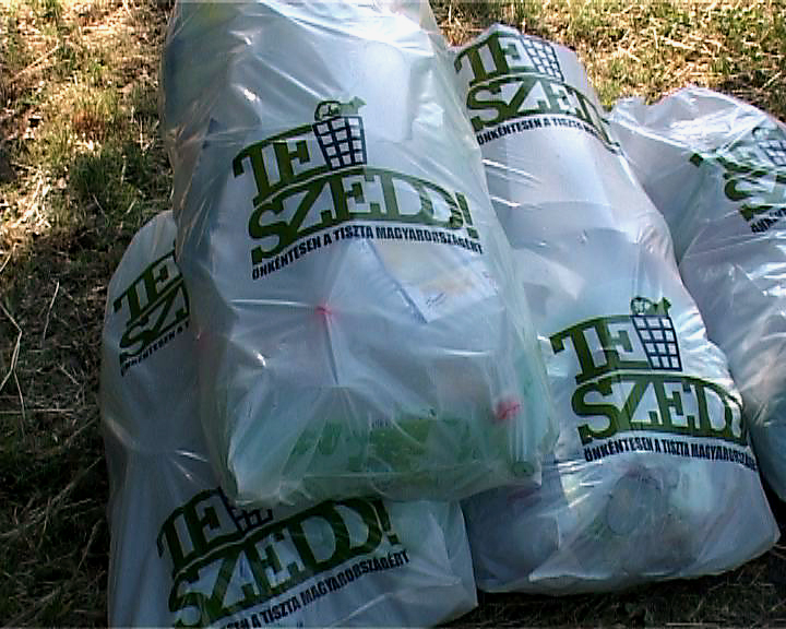 Bombameglepetés a szemétszedésen