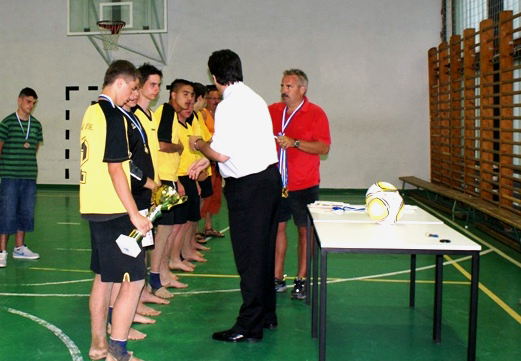 A siófoki parton rúgták a bőrt