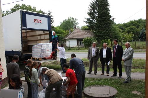 Négy tonna adomány a somogyi gyerekeknek