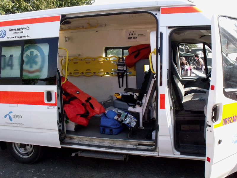 Fa dőlt egy autóra Lengyeltótinál