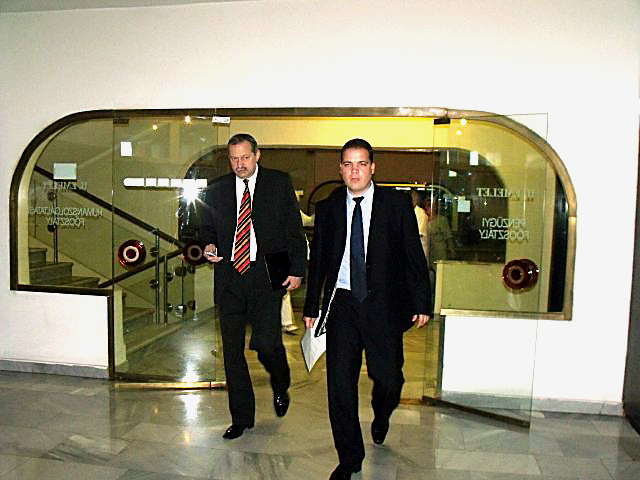 Húsvér civilekre van szükség