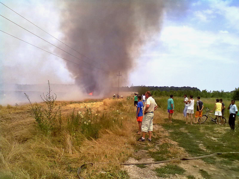 Házakat veszélyeztetett a barcsi tűz