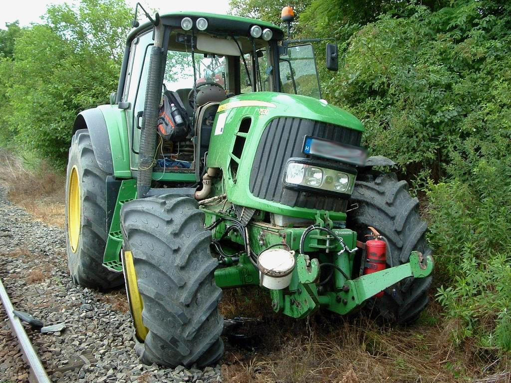 Vonattal ütközött egy traktor 