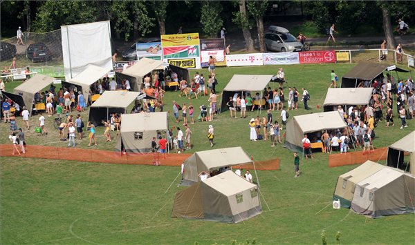 Sok halasztás, kevés résztvevő