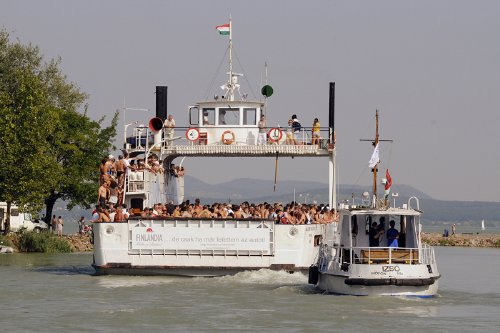 Nem halasztanak tovább, átúszhatják a Balatont